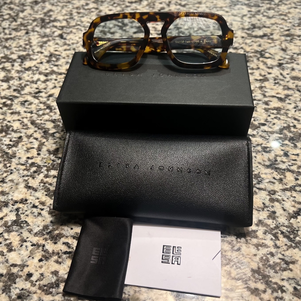 Elisa Johnson Jane Tortoise Shell Sunglasses - Picture 2 of 4